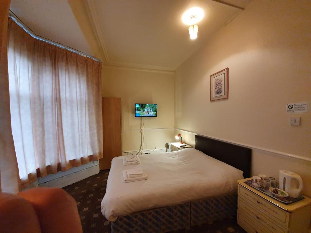 The Handforth Lodge エクステリア 写真